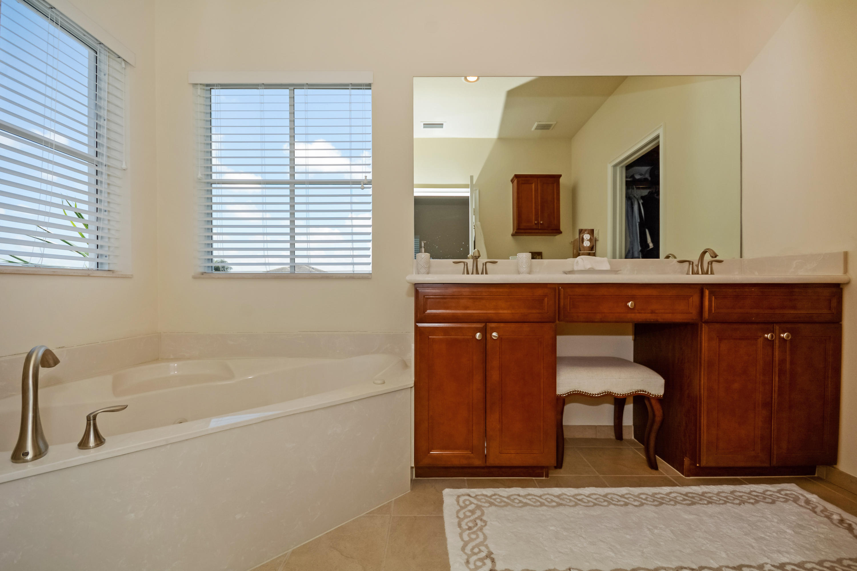 87 Northwest Hawthorne Place Boca Raton, FL 33432 - Photo 23 of 38 Master Bath