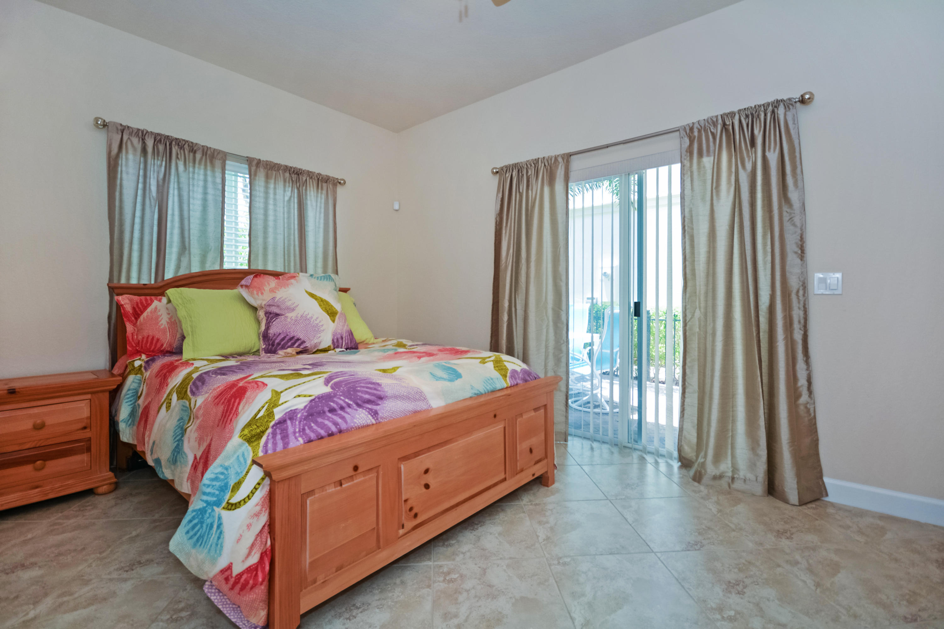 87 Northwest Hawthorne Place Boca Raton, FL 33432 - Photo 27 of 38 Guest Bedroom