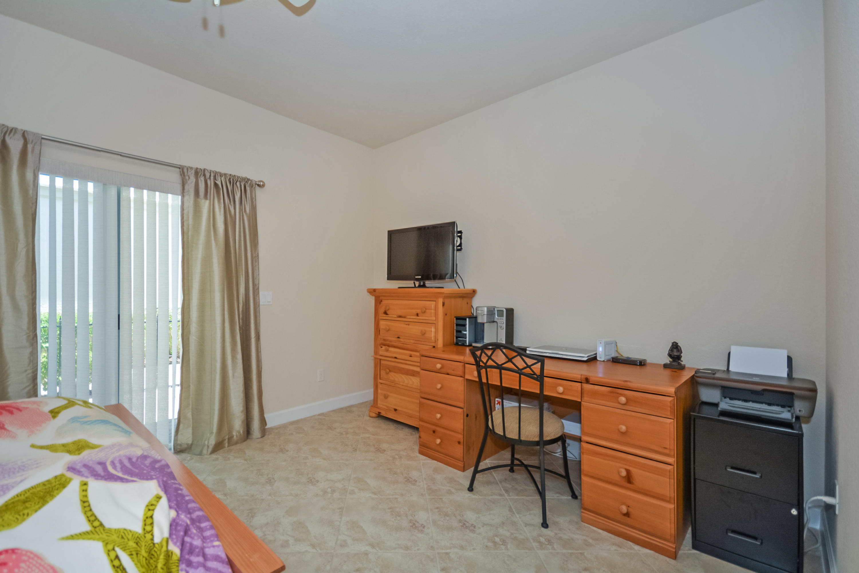 87 Northwest Hawthorne Place Boca Raton, FL 33432 - Photo 28 of 38 Guest Bedroom