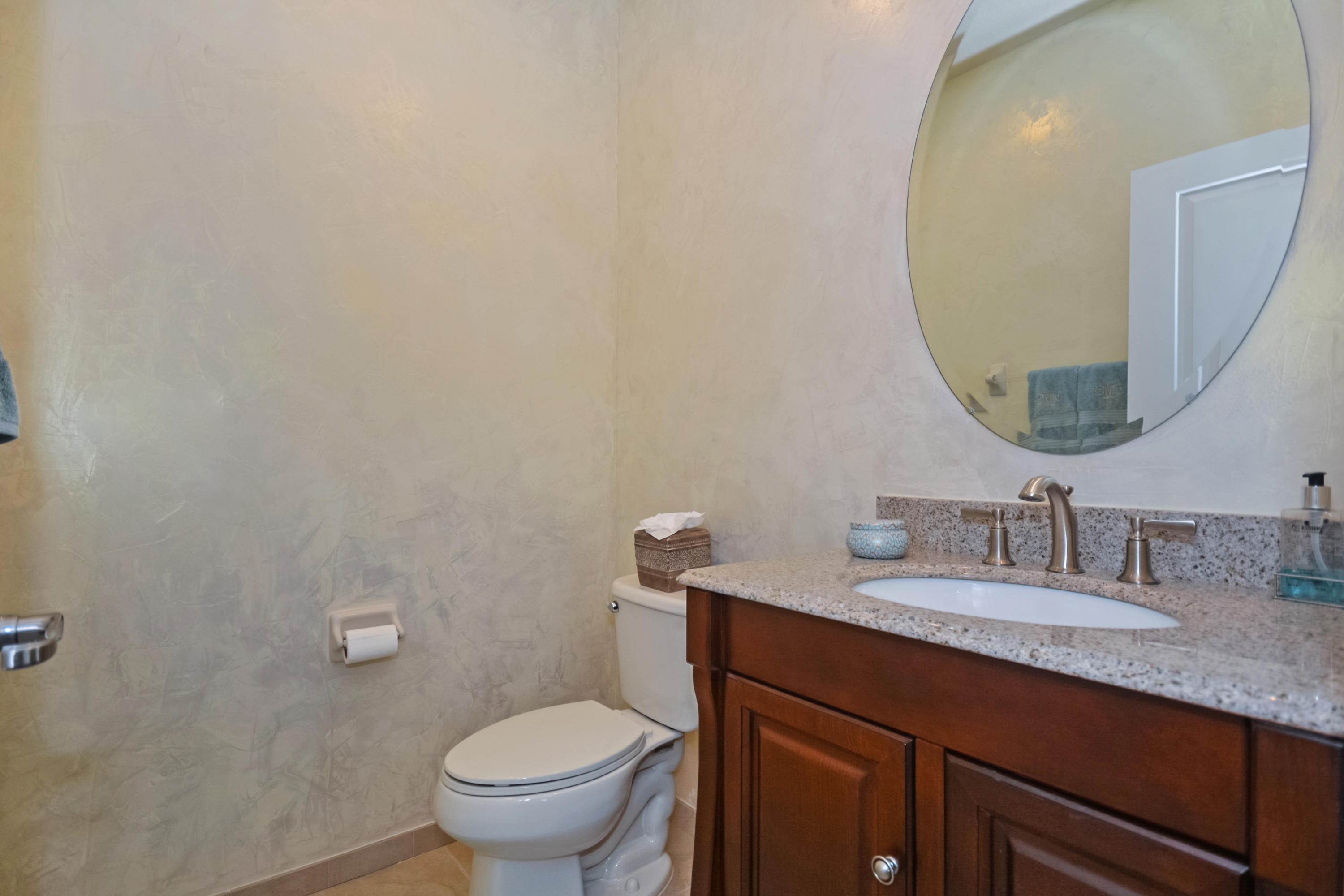 87 Northwest Hawthorne Place Boca Raton, FL 33432 - Photo 32 of 38 Guest Bath