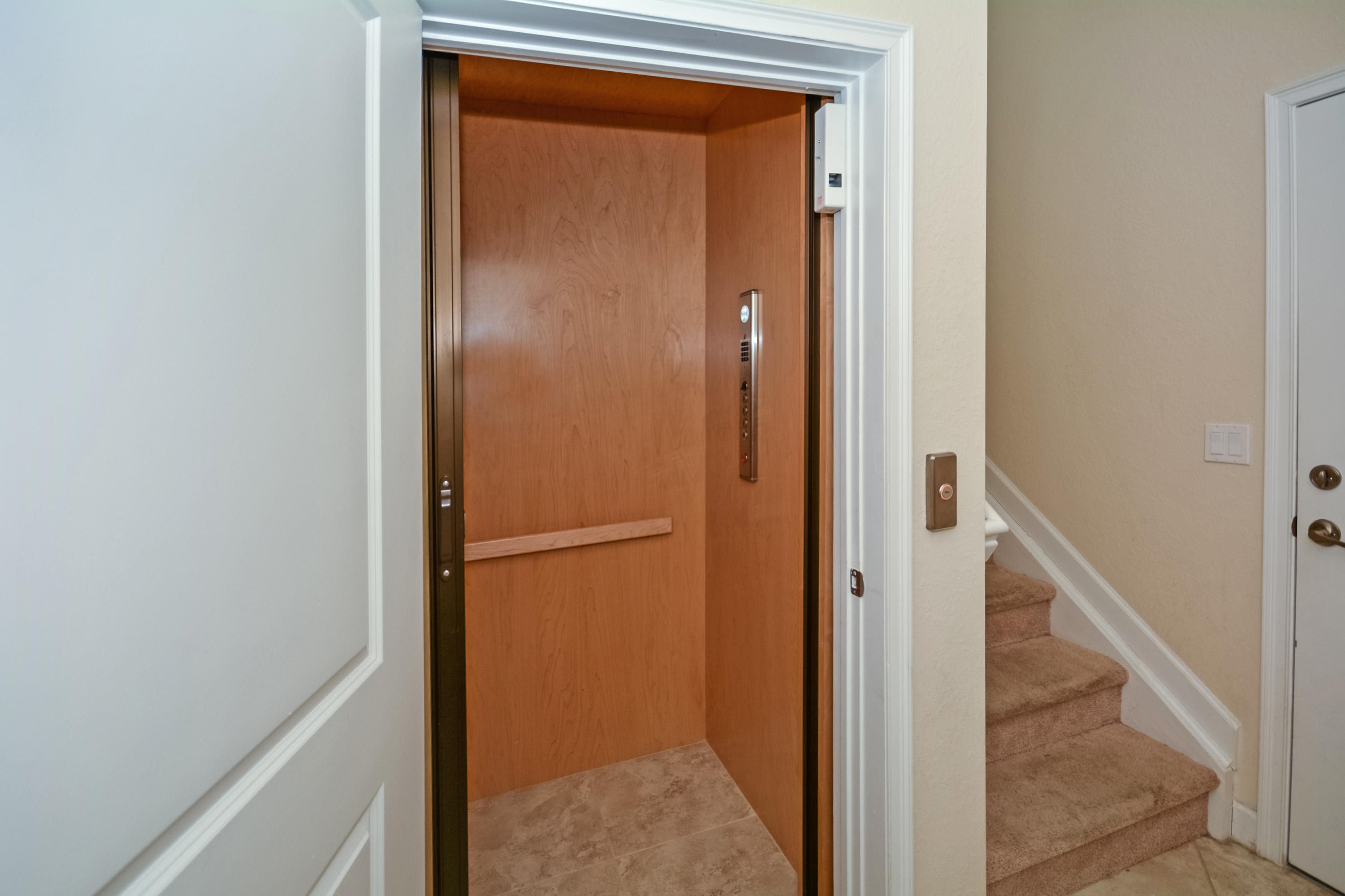 87 Northwest Hawthorne Place Boca Raton, FL 33432 - Photo 34 of 38 Elevator