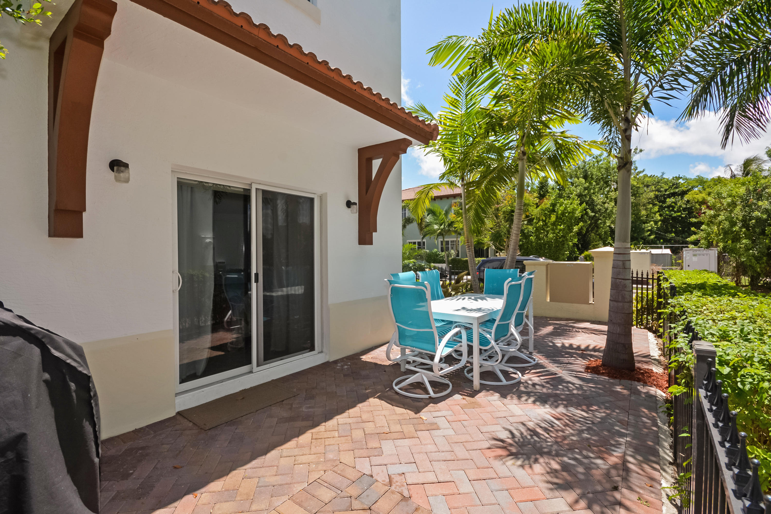 87 Northwest Hawthorne Place Boca Raton, FL 33432 - Photo 36 of 38 Patio