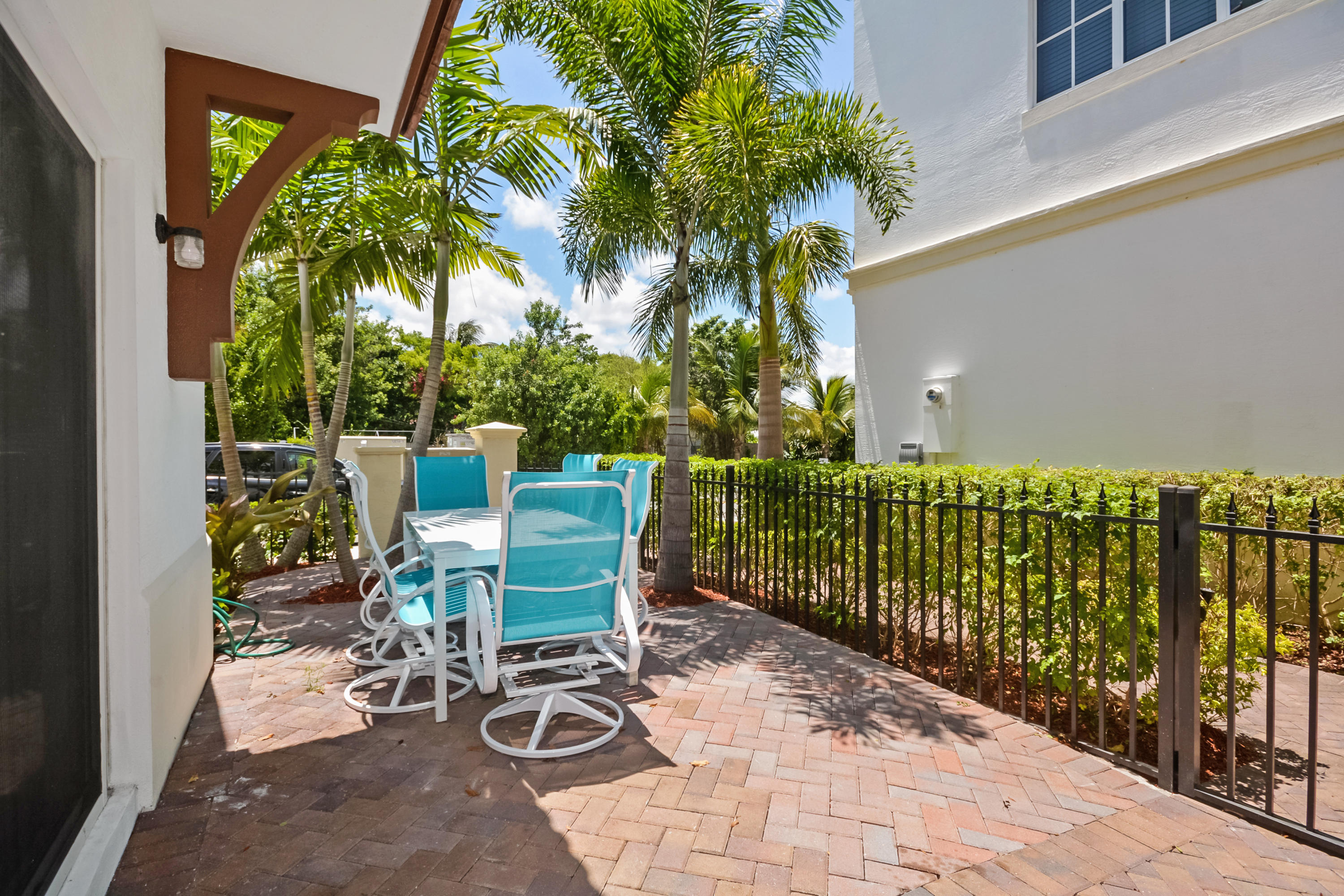 87 Northwest Hawthorne Place Boca Raton, FL 33432 - Photo 37 of 38 Patio