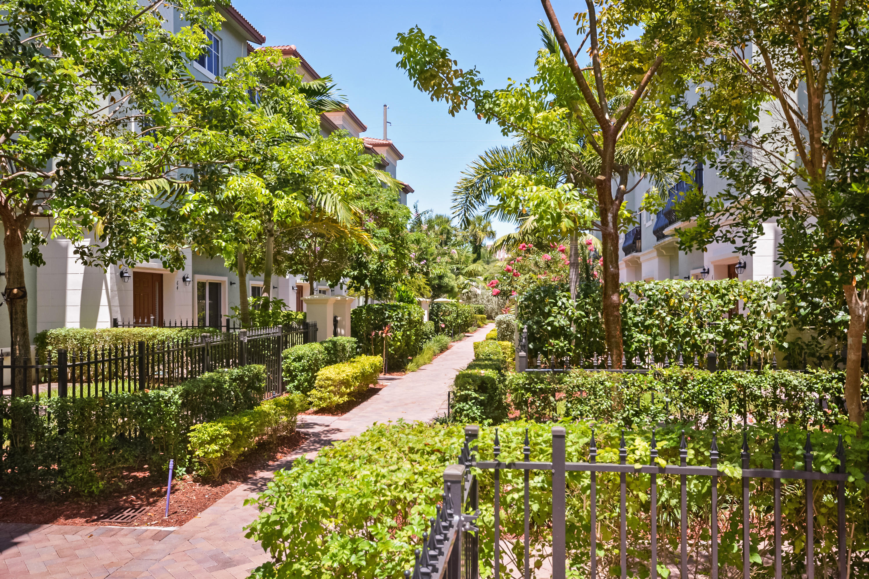 87 Northwest Hawthorne Place Boca Raton, FL 33432 - Photo 4 of 38 Courtyard