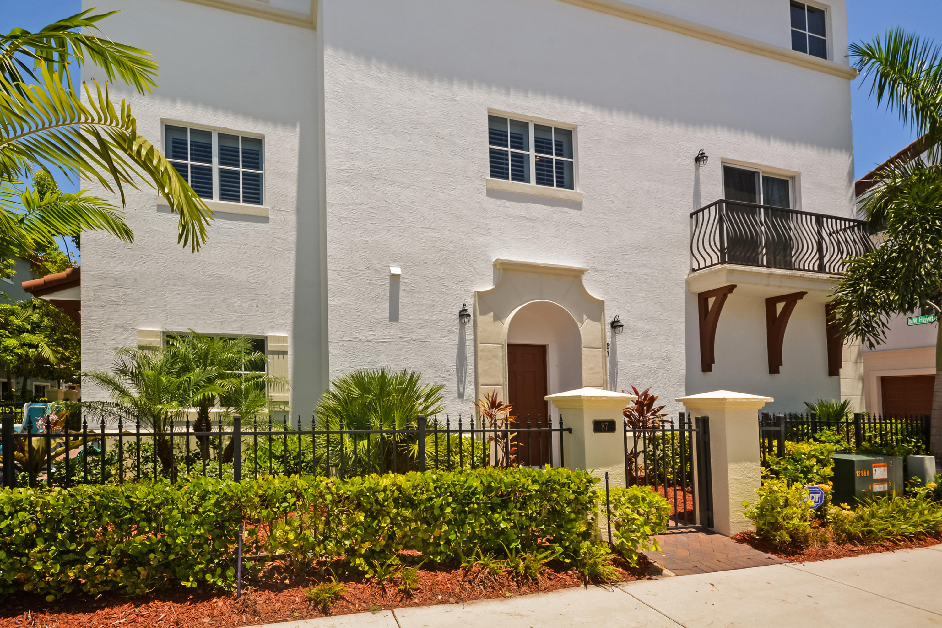 87 Northwest Hawthorne Place Boca Raton, FL 33432 - Photo 7 of 38 Front Exterior