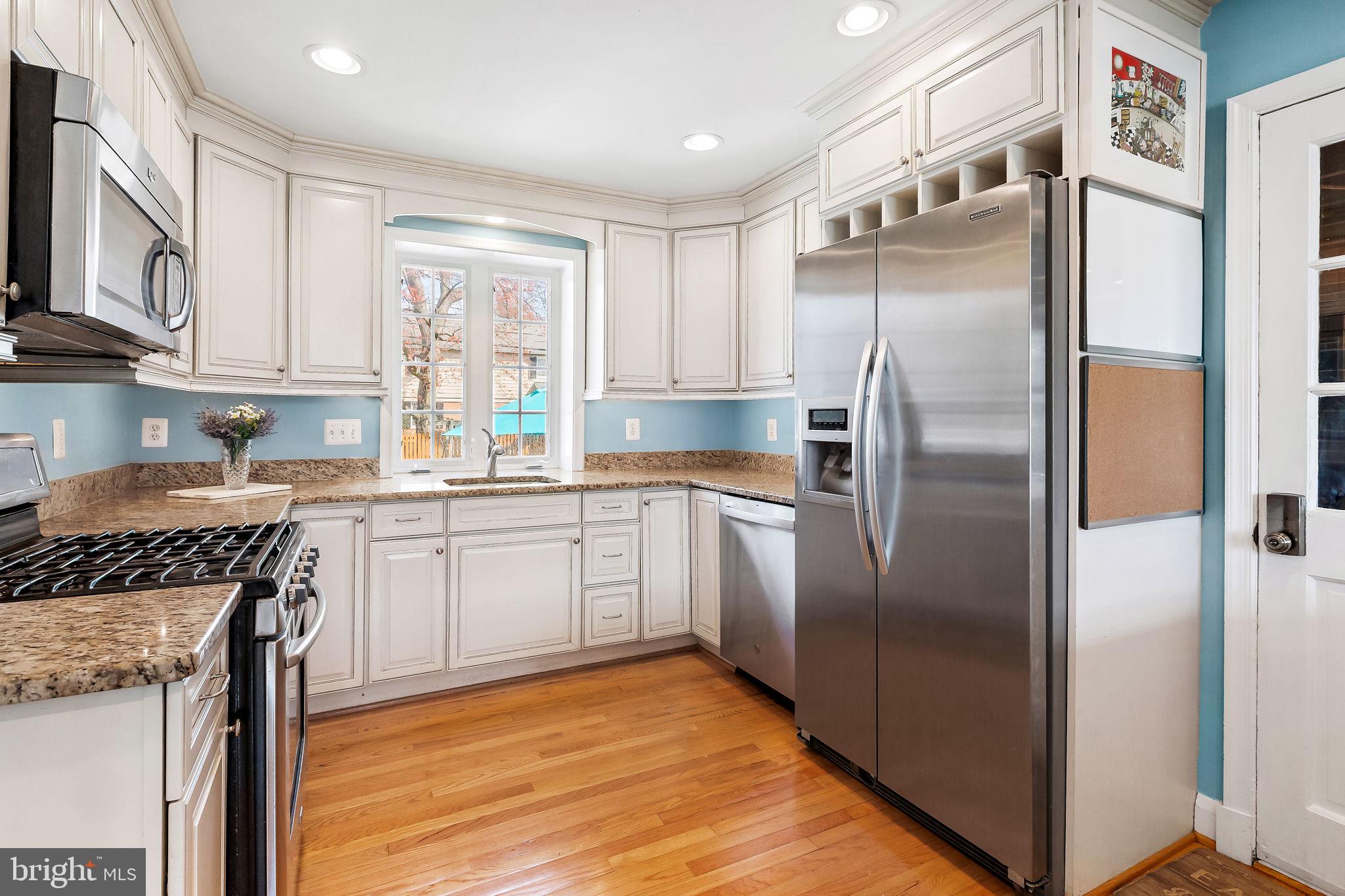 816 Wellington Road Baltimore, MD 21212 - Photo 12 of 48 Gas cooking. Hardwood floors. Tons of space