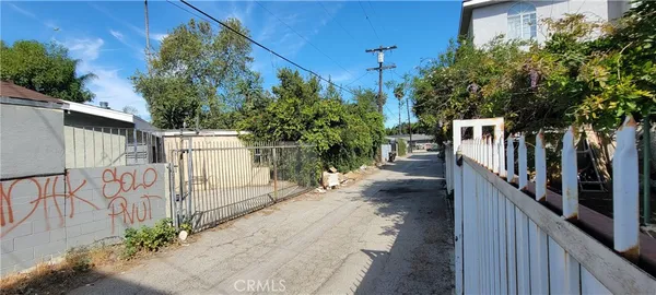$1,000,000 | 6467 Woodley Avenue, Van Nuys, CA 91406
