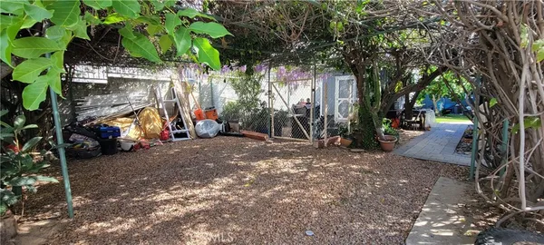 $1,000,000 | 6467 Woodley Avenue, Van Nuys, CA 91406