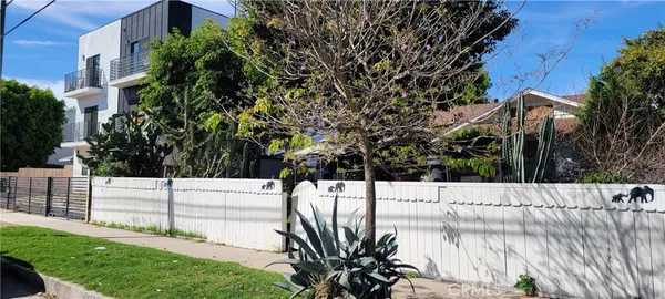 $1,000,000 | 6467 Woodley Avenue, Van Nuys, CA 91406