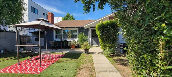 $1,000,000 | 6467 Woodley Avenue, Van Nuys, CA 91406