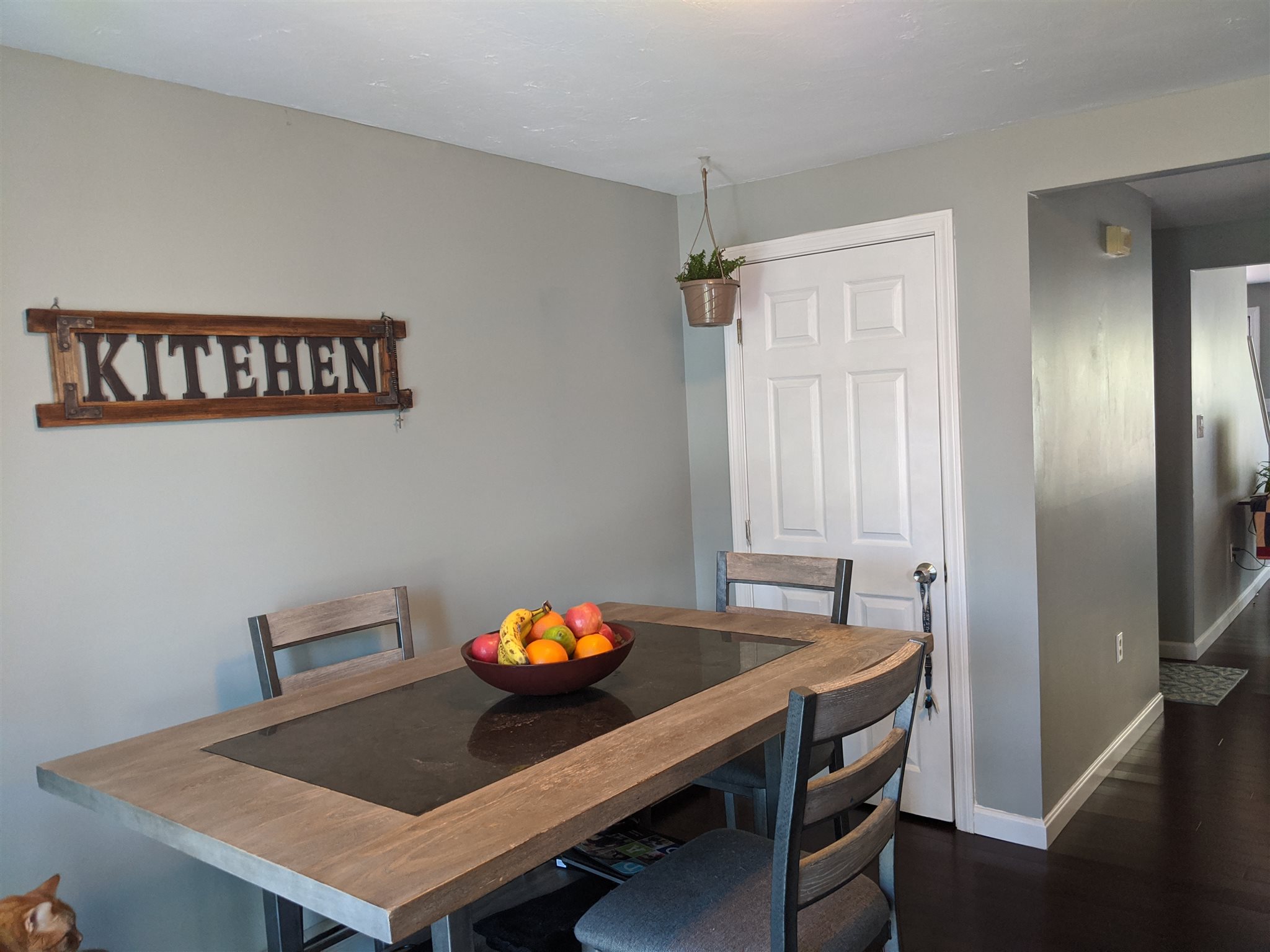 358 Circle Road Manchester, NH 03103 - Photo 8 of 28