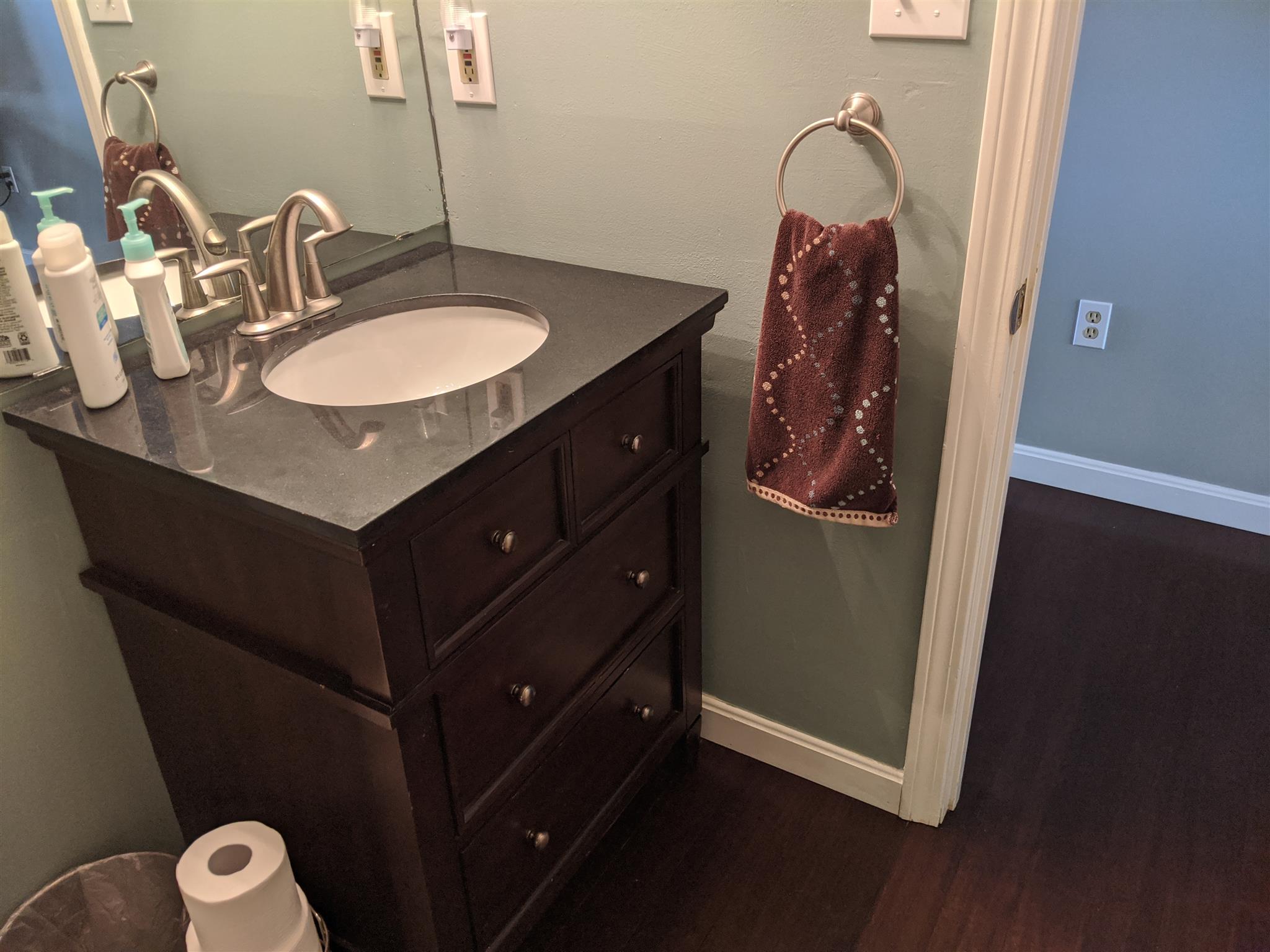 358 Circle Road Manchester, NH 03103 - Photo 10 of 28