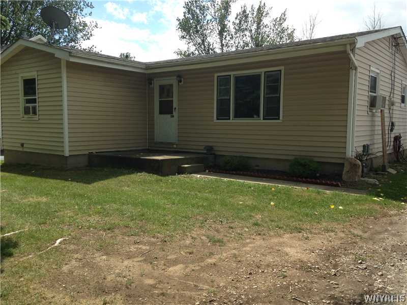 6122 Shawnee Road Wheatfield, NY 14132 - Photo 1 of 1 Exterior Front.