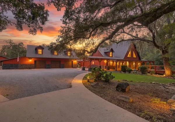 $1,095,000 | 7465 Lakeside Drive, Milton, FL 32583