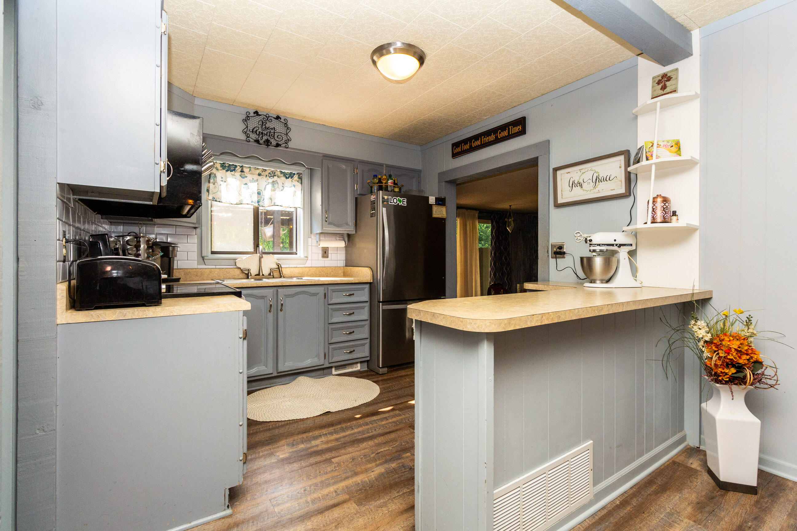 3860 South Latson Road Howell, MI 48843 - Photo 11 of 34 Kitchen