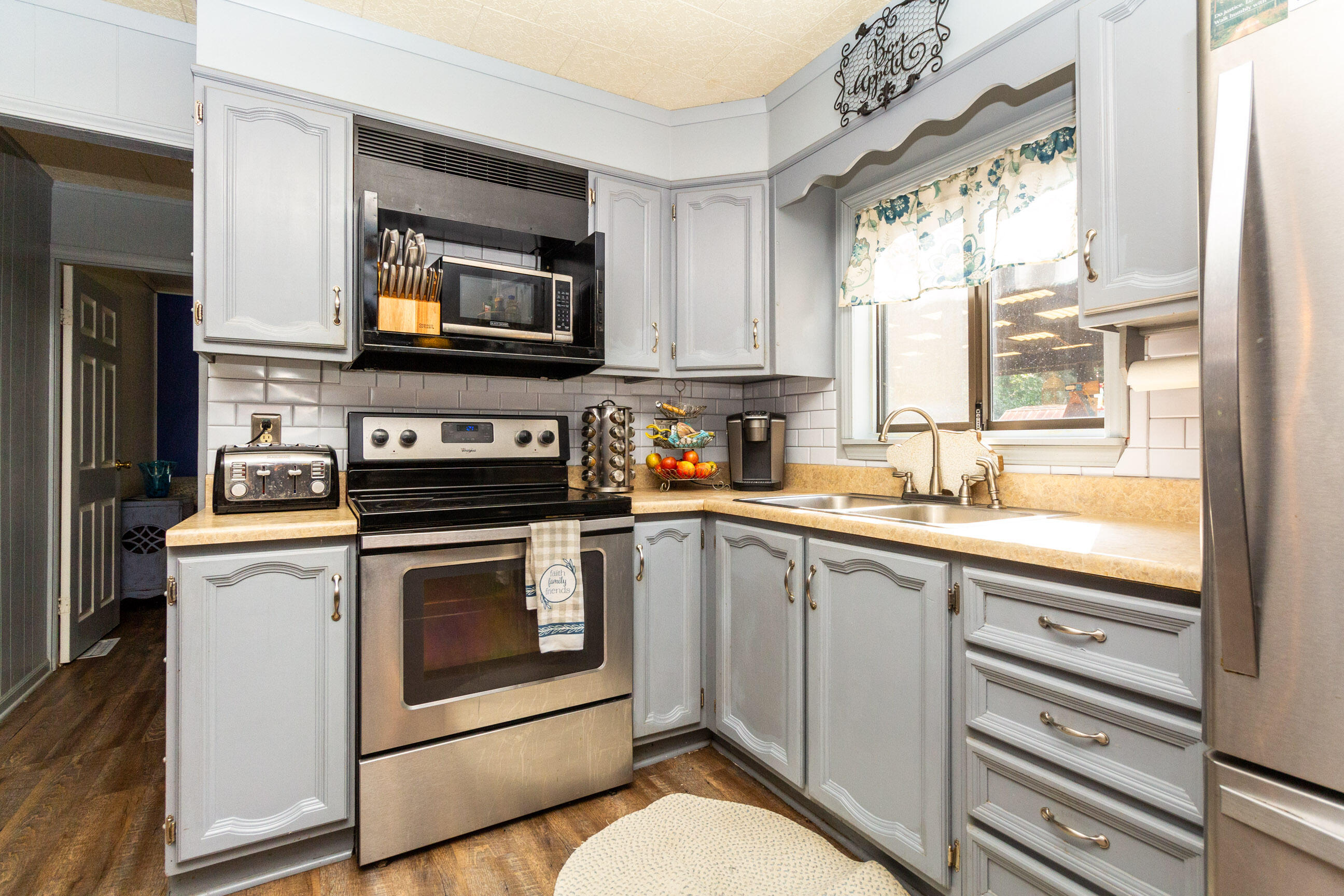 3860 South Latson Road Howell, MI 48843 - Photo 12 of 34 Kitchen