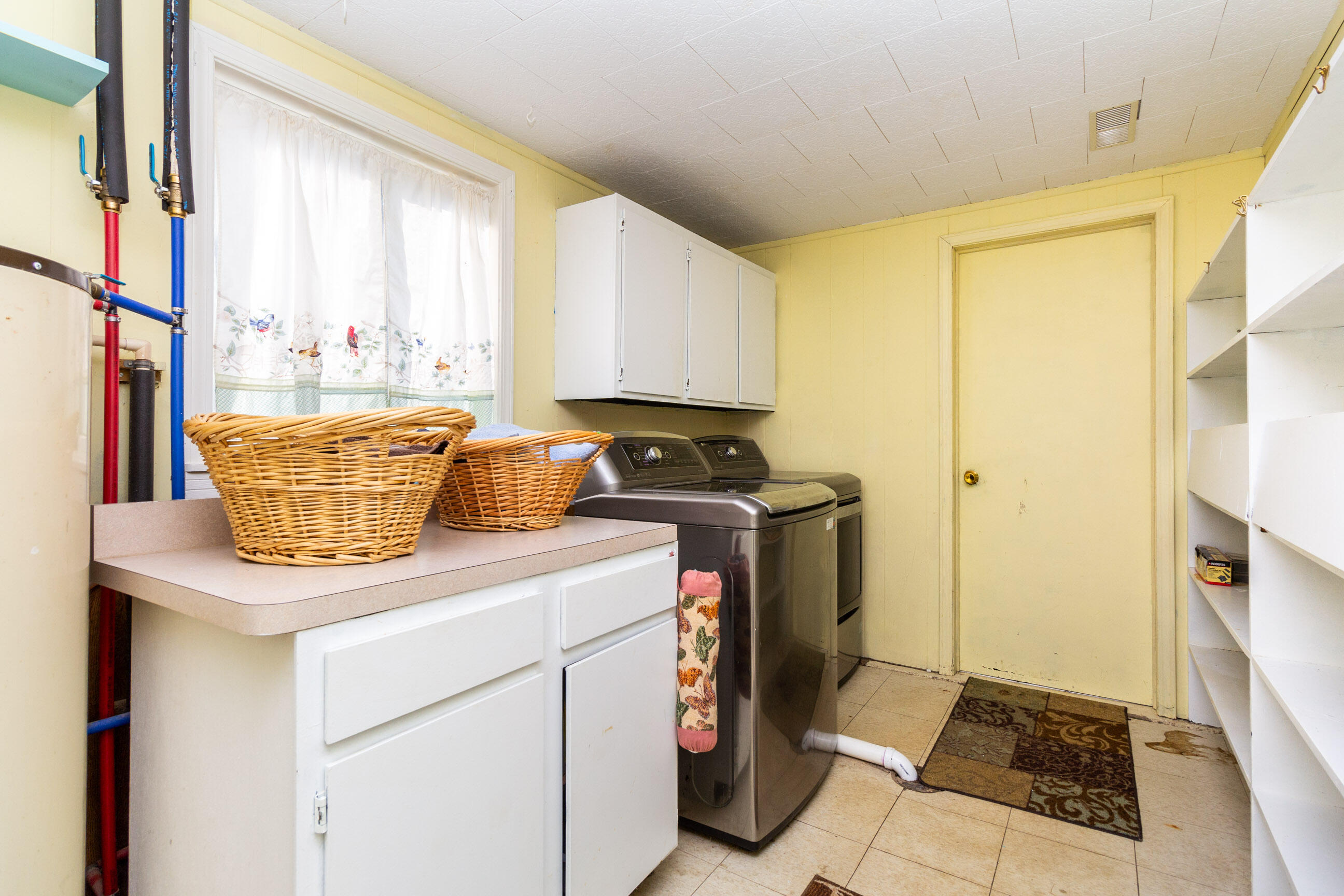 3860 South Latson Road Howell, MI 48843 - Photo 17 of 34 Laundry Room