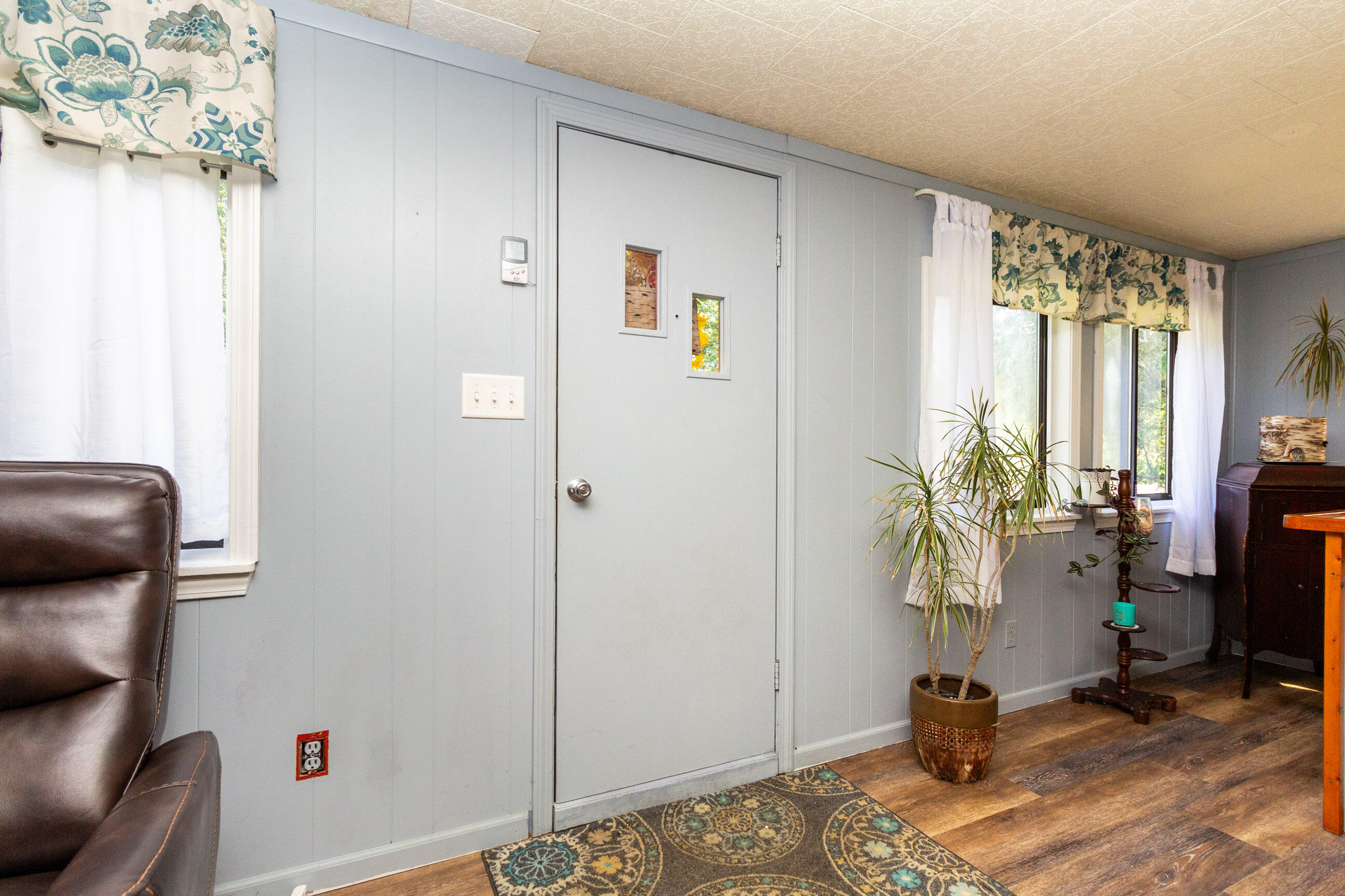 3860 South Latson Road Howell, MI 48843 - Photo 6 of 34 Front Entry Way
