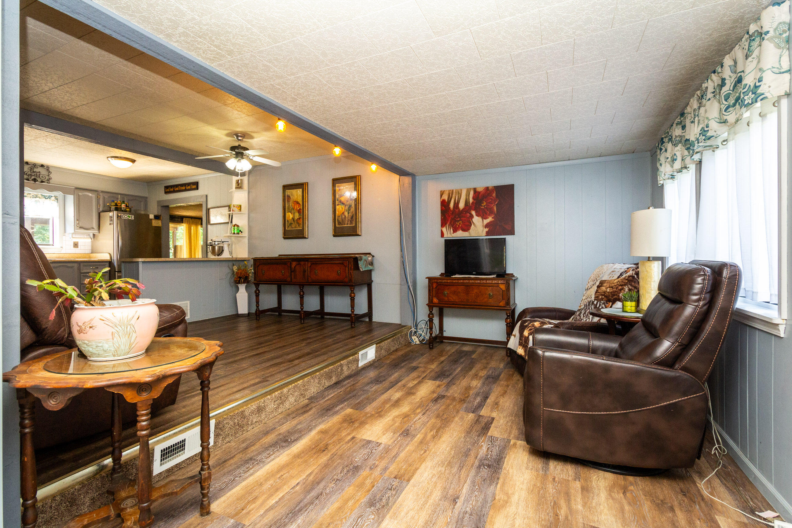 3860 South Latson Road Howell, MI 48843 - Photo 8 of 34 Living Room