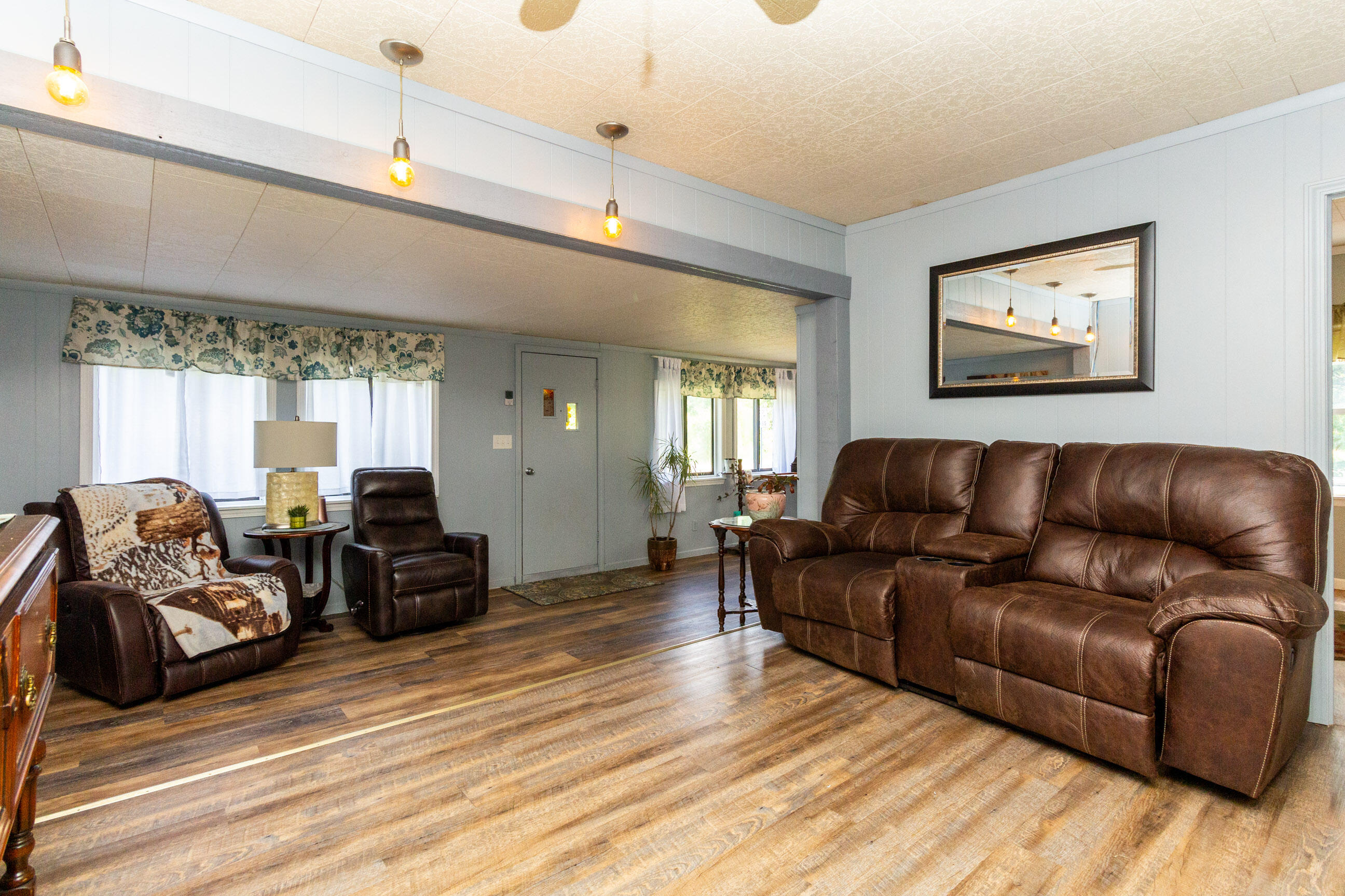 3860 South Latson Road Howell, MI 48843 - Photo 9 of 34 Living Room
