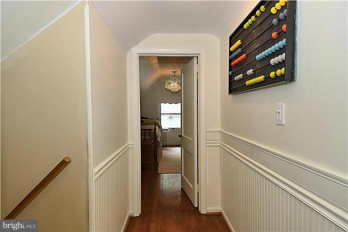 10628 South Dunmoor Drive Silver Spring, MD 20901 - Photo 15 of 30 Upstairs landing and hallway