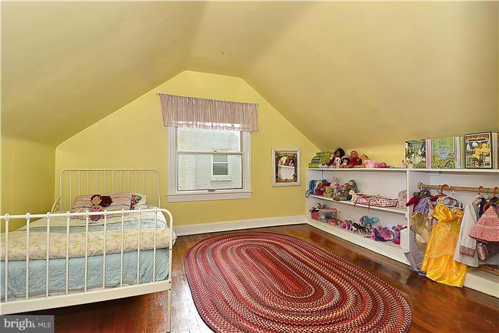 10628 South Dunmoor Drive Silver Spring, MD 20901 - Photo 17 of 30 The 3rd bedroom is so bright and sunny