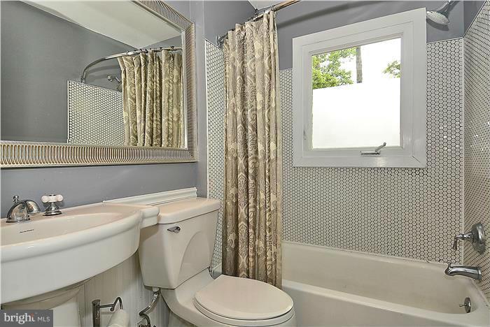 10628 South Dunmoor Drive Silver Spring, MD 20901 - Photo 19 of 30 Renovated main full bath is so charming