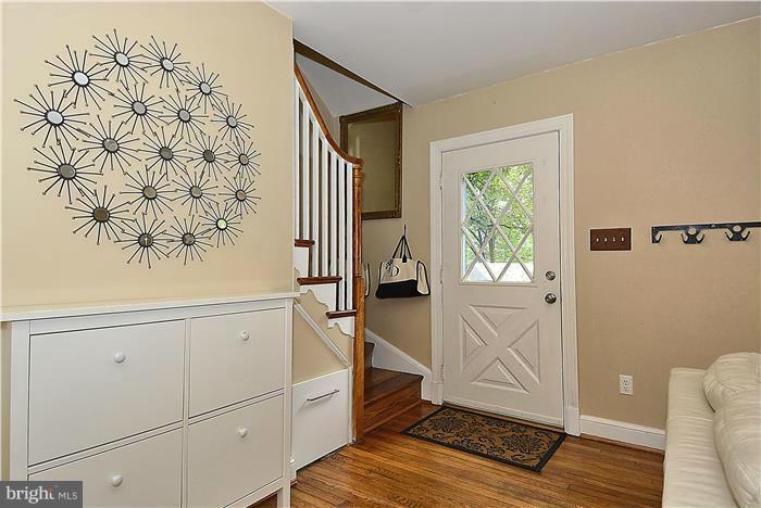 10628 South Dunmoor Drive Silver Spring, MD 20901 - Photo 5 of 30 The entryway has clever built-ins for shoes