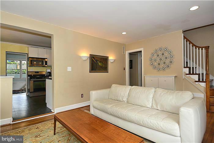 10628 South Dunmoor Drive Silver Spring, MD 20901 - Photo 6 of 30 Hardwoods grace the living room