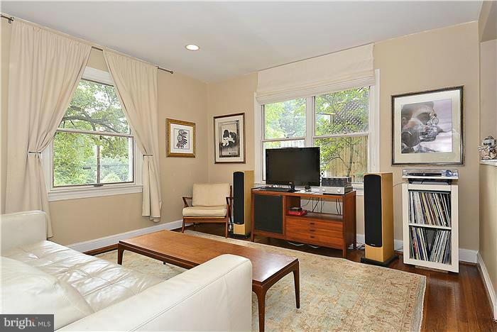 10628 South Dunmoor Drive Silver Spring, MD 20901 - Photo 7 of 30 The bright LR is warm and cheery