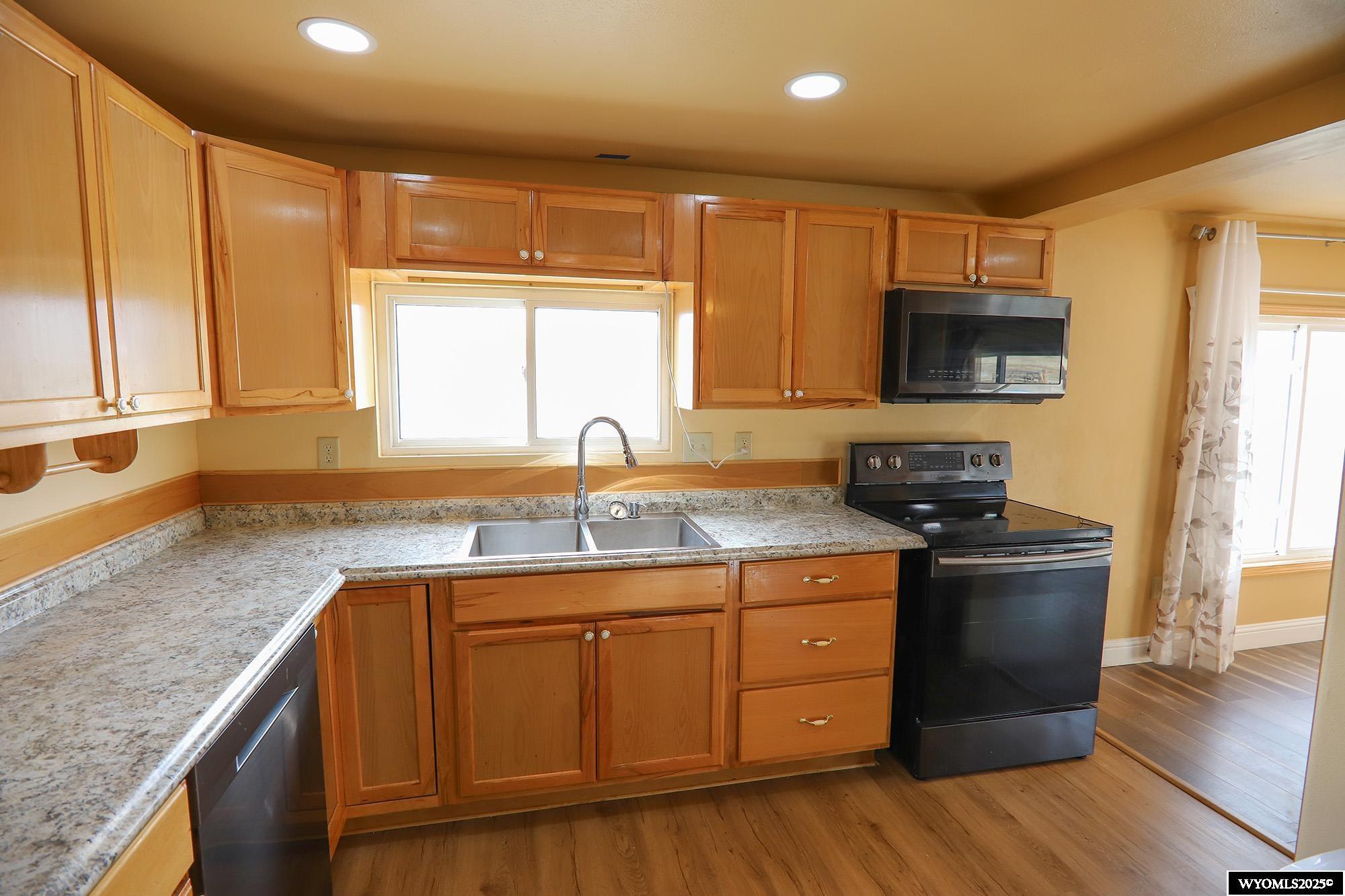 701 Hemlock Street Buffalo, WY 82834 - Photo 9 of 38