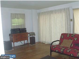 4201 Whiting Road Philadelphia, PA 19154 - Photo 2 of 12 Living Room
