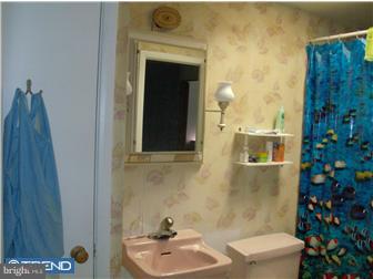 4201 Whiting Road Philadelphia, PA 19154 - Photo 7 of 12 Bathroom
