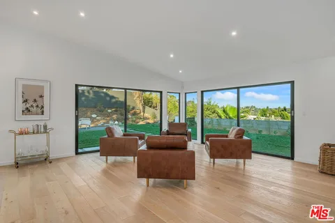 $15,750 | 8400 Edwin Drive, Los Angeles, CA 90046