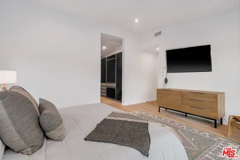 $15,750 | 8400 Edwin Drive, Los Angeles, CA 90046