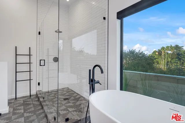 $15,750 | 8400 Edwin Drive, Los Angeles, CA 90046