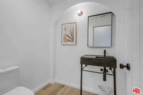 $15,750 | 8400 Edwin Drive, Los Angeles, CA 90046