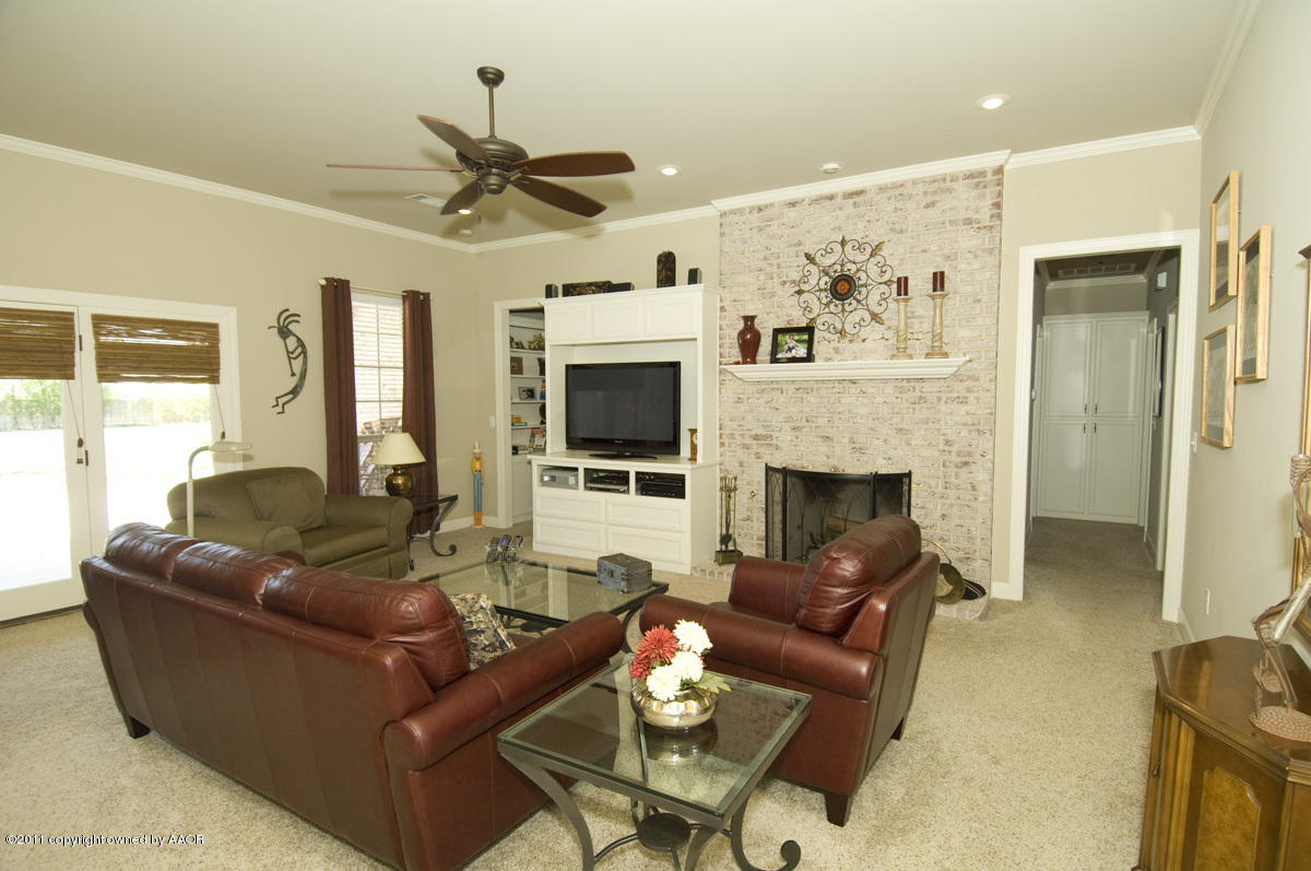 19251 Winding River Road Amarillo, TX 79119 - Photo 8 of 57 living room