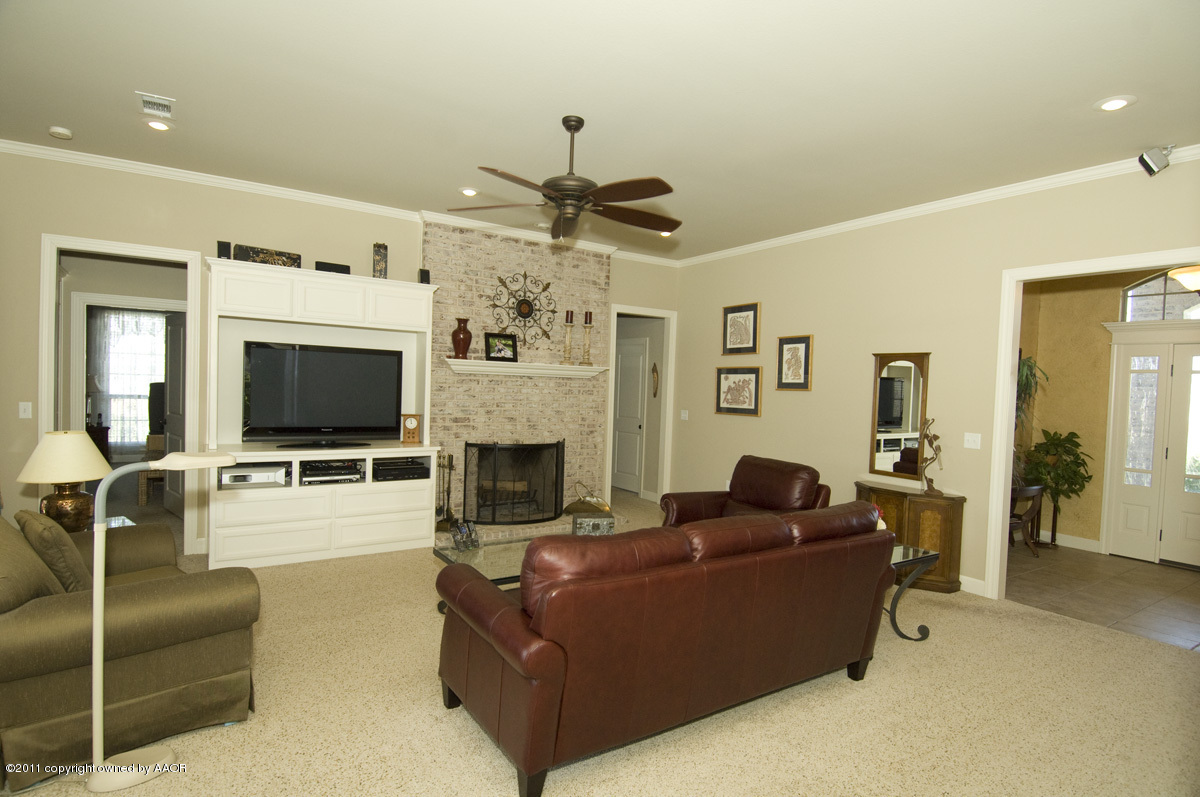 19251 Winding River Road Amarillo, TX 79119 - Photo 9 of 57 living room