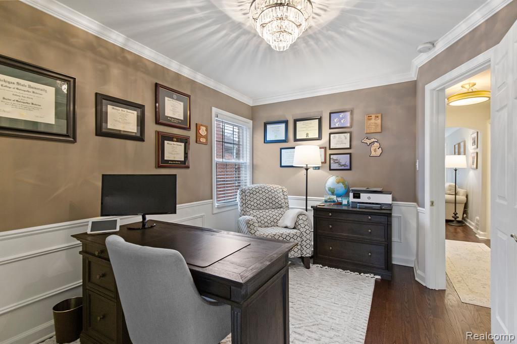 1395 Roslyn Road Grosse Pointe Woods, MI 48236 - Photo 15 of 43