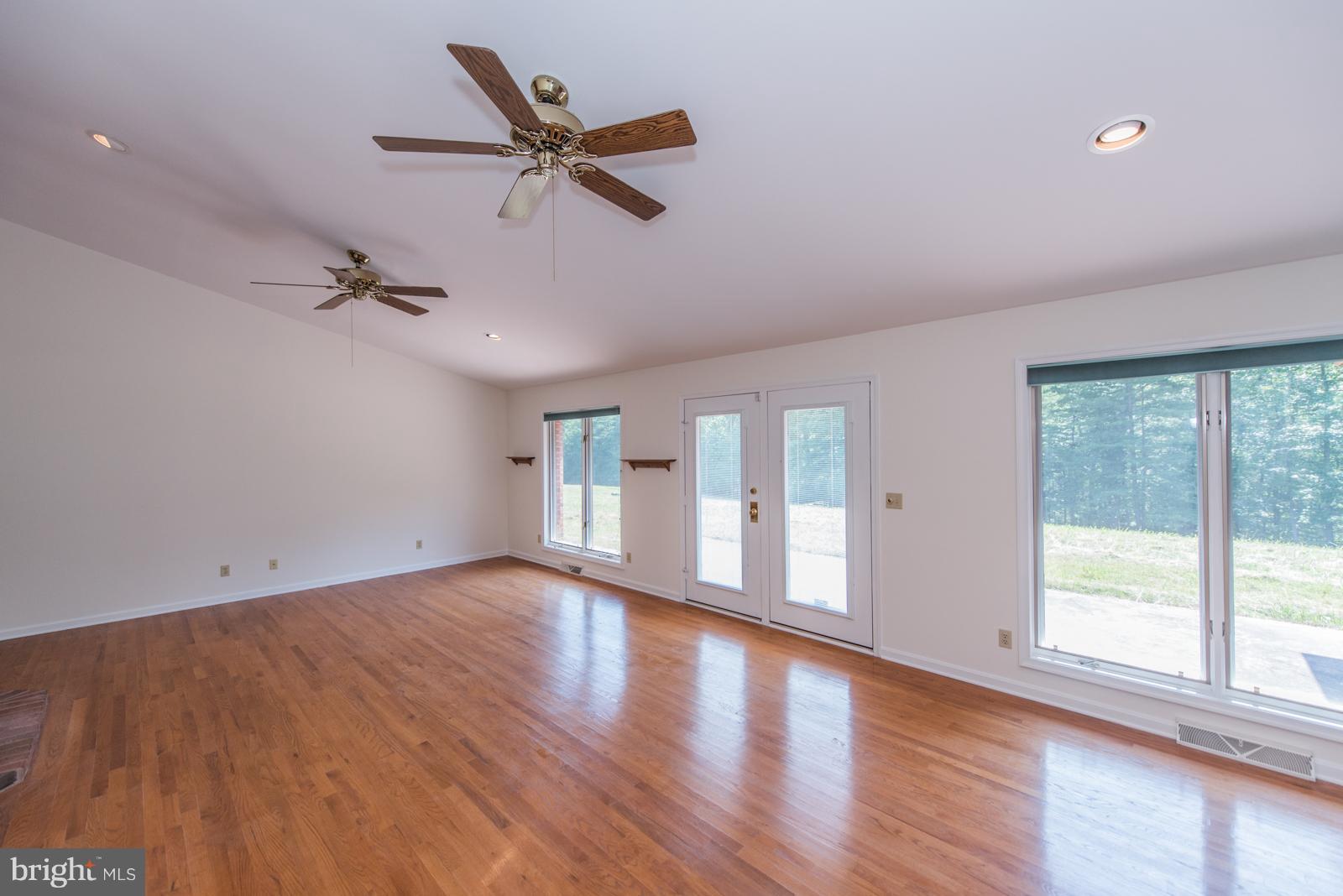 2166 Mountain Run Road Berkeley Springs, WV 25411 - Photo 5 of 29 Living Room