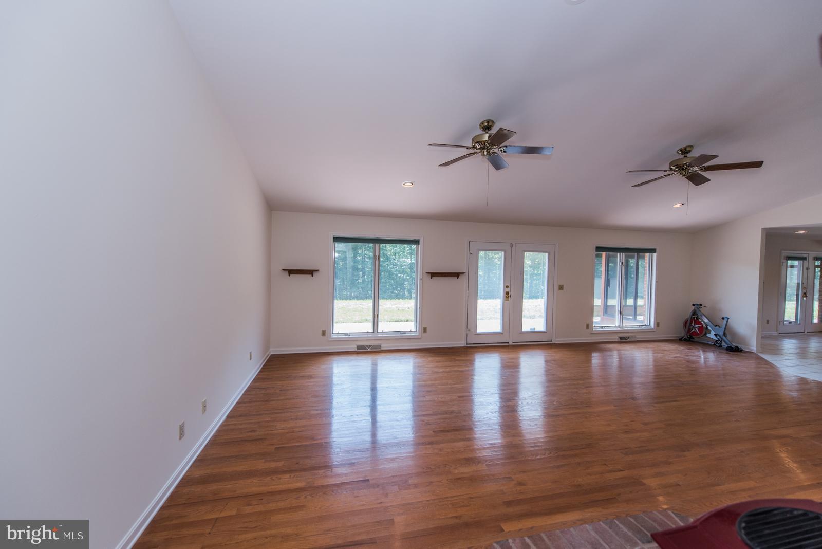 2166 Mountain Run Road Berkeley Springs, WV 25411 - Photo 6 of 29 Living Room