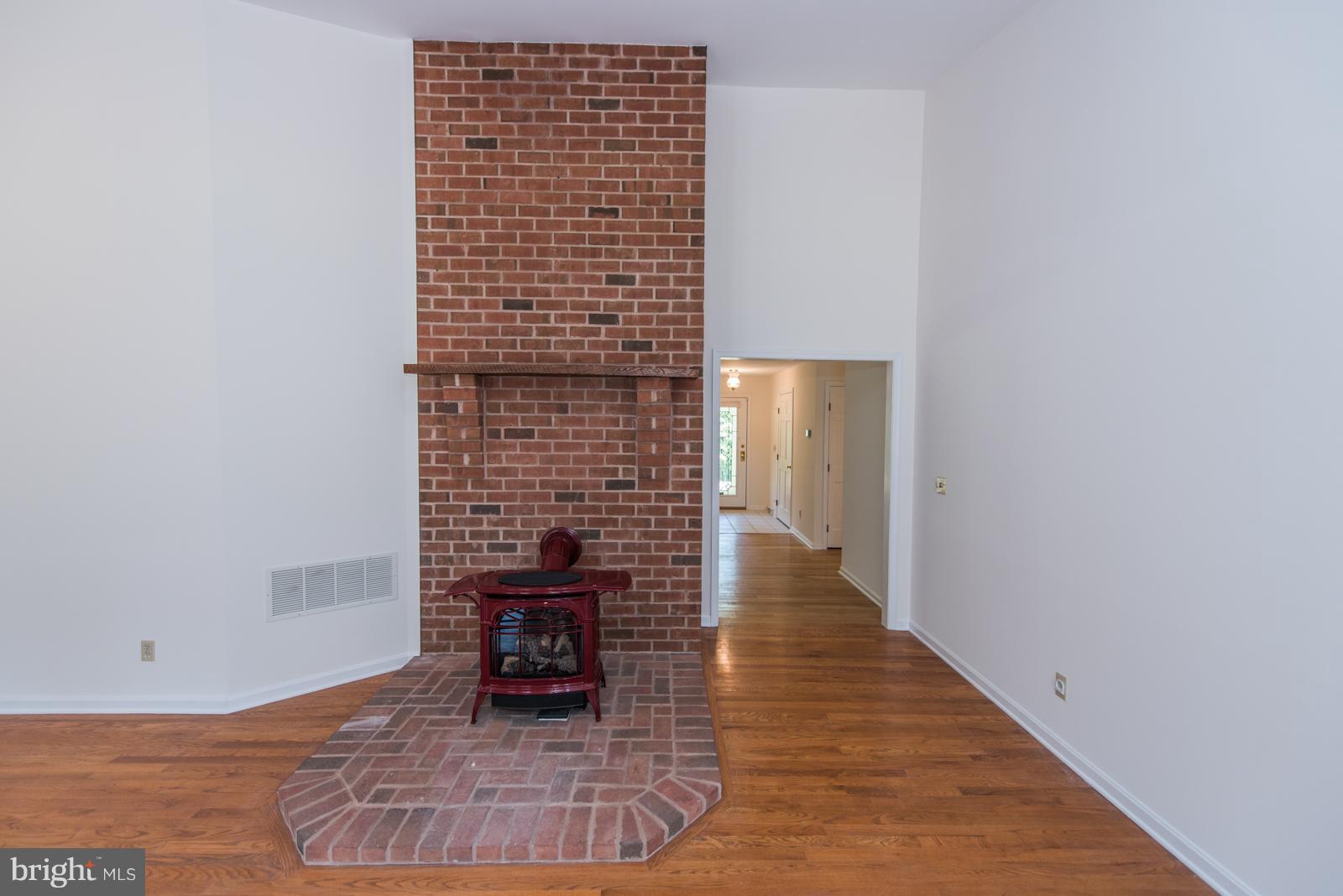 2166 Mountain Run Road Berkeley Springs, WV 25411 - Photo 7 of 29 Living Room