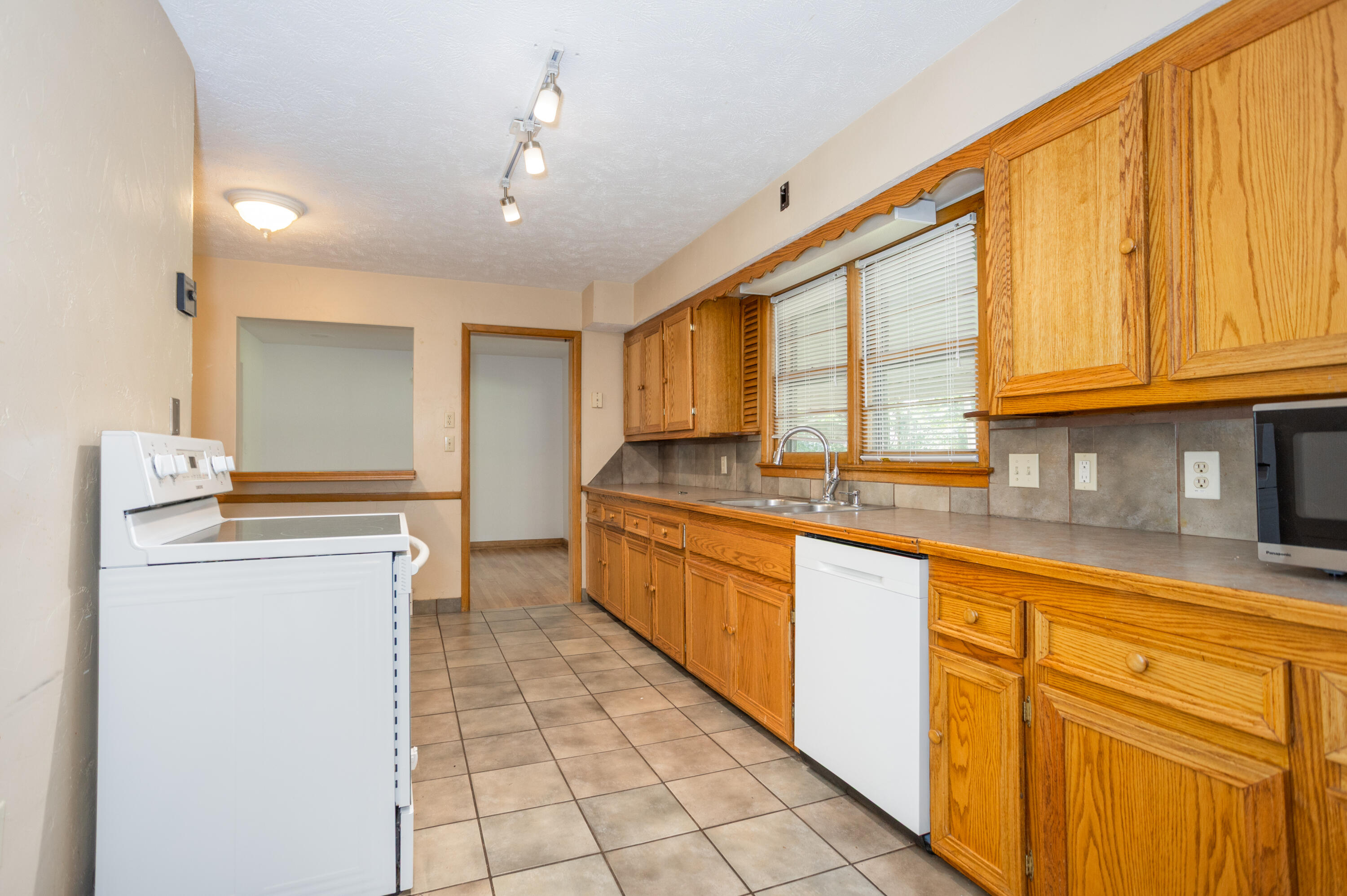 2123 South Prairie Lane Springfield, MO 65804 - Photo 13 of 27 012