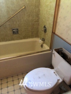793 Rhoades Road Winlock, WA 98596 - Photo 16 of 24 a bathroom with a sink and a toilet