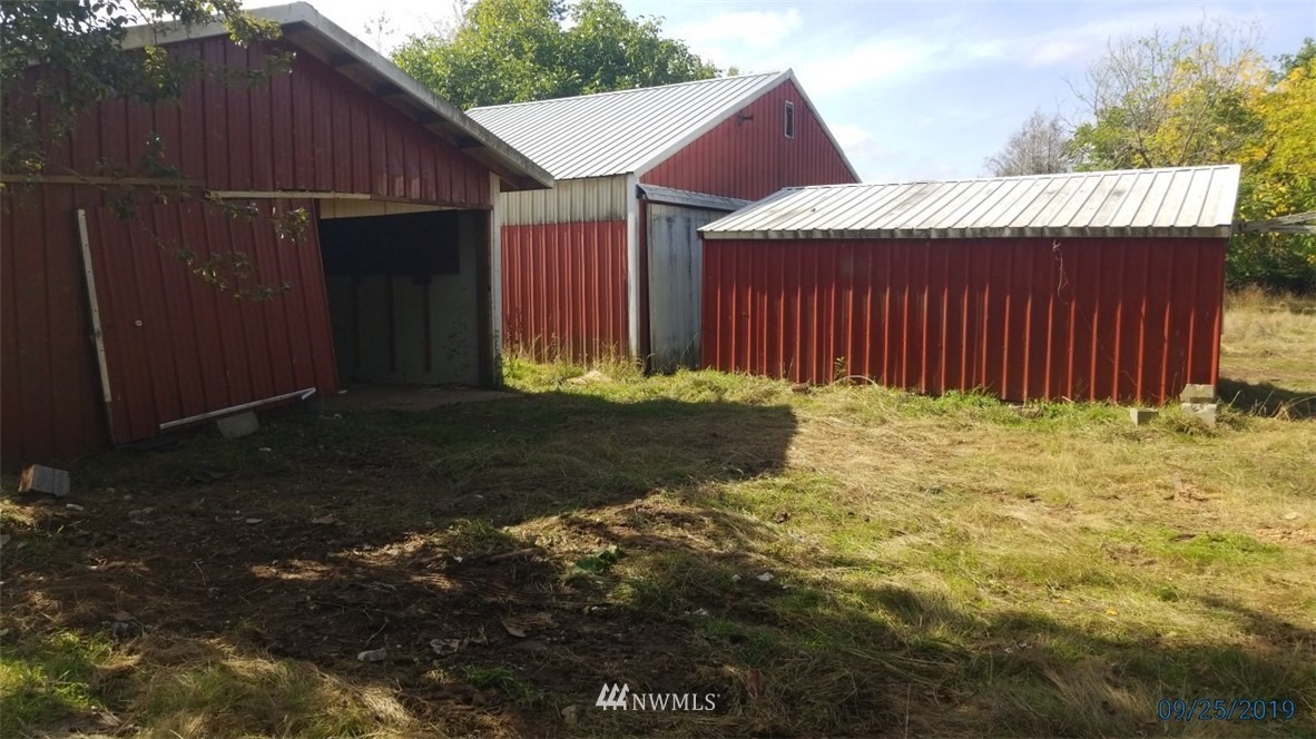 793 Rhoades Road Winlock, WA 98596 - Photo 3 of 24 a backyard of a house