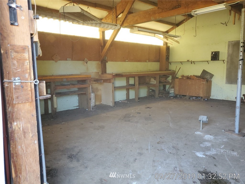 793 Rhoades Road Winlock, WA 98596 - Photo 7 of 24 a view of a car garage