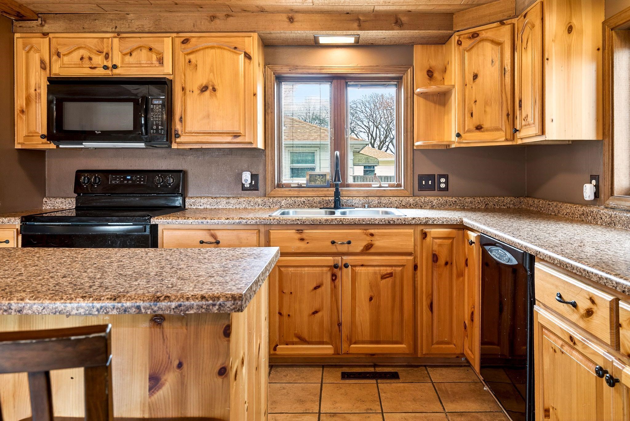 936 Lincoln Street Menasha, WI 54952 - Photo 11 of 41