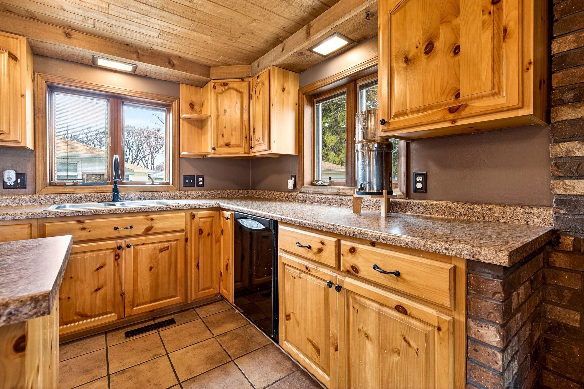 936 Lincoln Street Menasha, WI 54952 - Photo 12 of 41