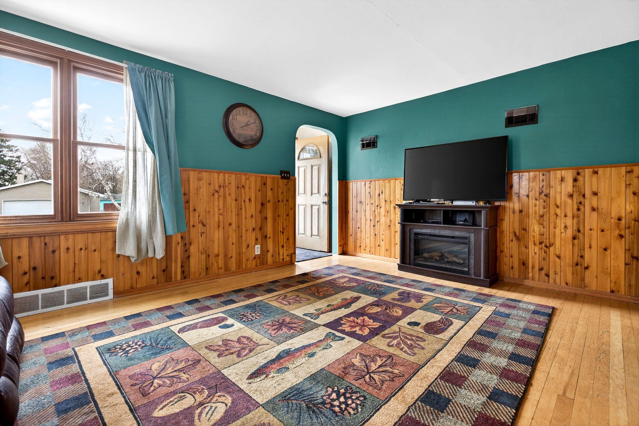 936 Lincoln Street Menasha, WI 54952 - Photo 2 of 41